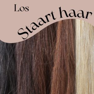 Los staart haar paard